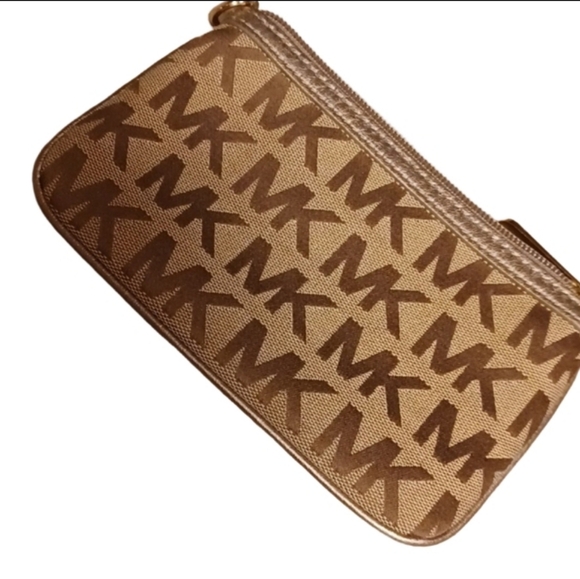 🐾Michael Kors Brown Wristlet🎉 - Picture 1 of 11